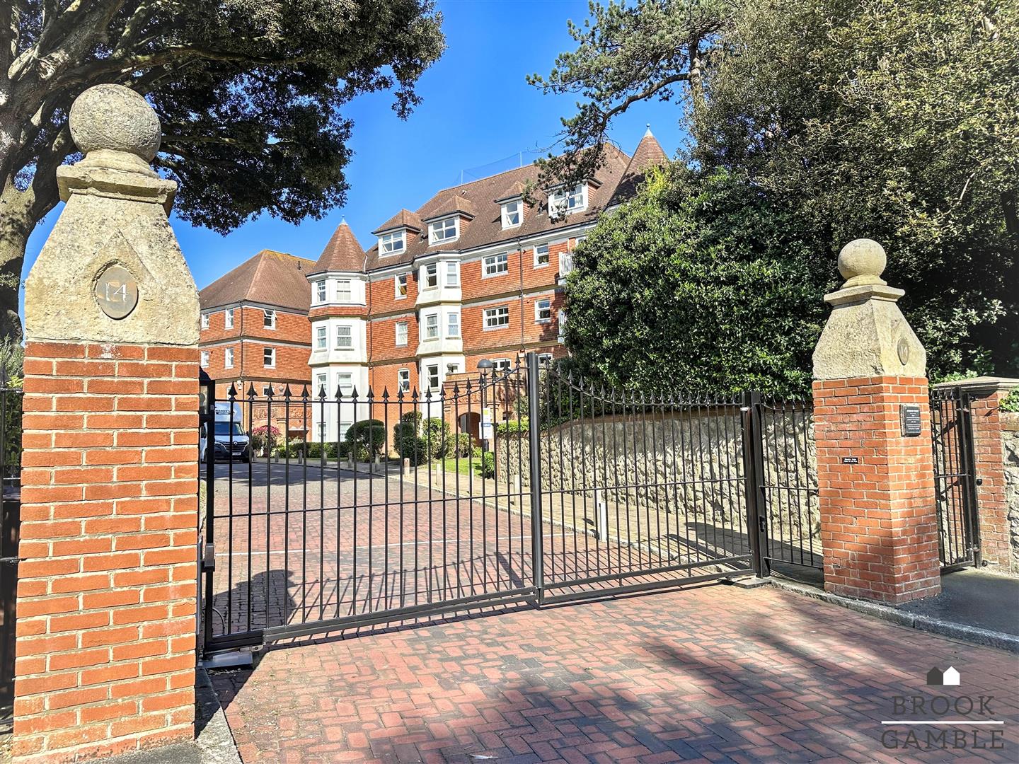 2 Bedroom Flat/Apartment. St. Annes Road in Eastbourne,  15